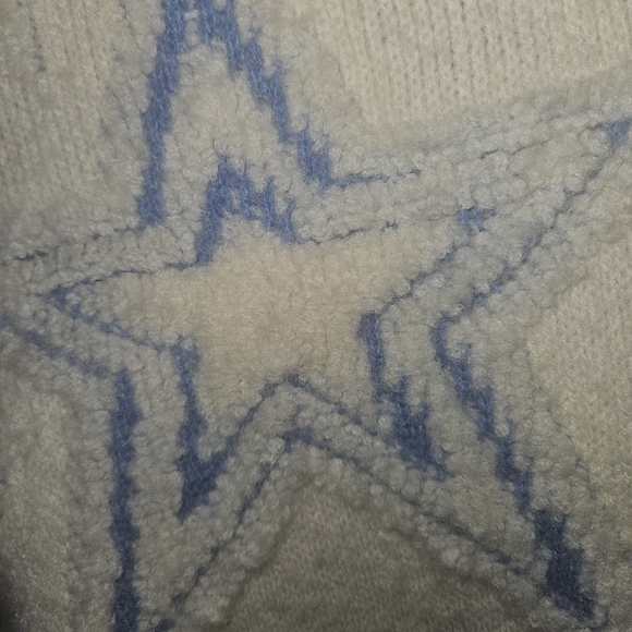 Main Strip Star Patterned Sweater in Cream and Blue - Picture 4 of 5